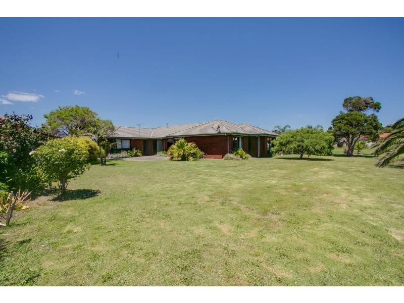 22 Golf Course Circle, Safety Beach VIC 3936