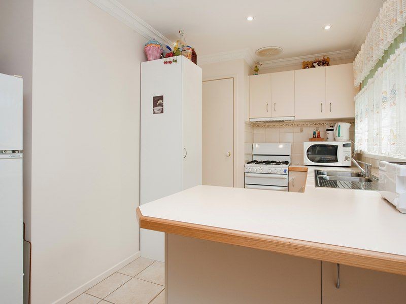 180 Seventh Avenue, Rosebud VIC 3939