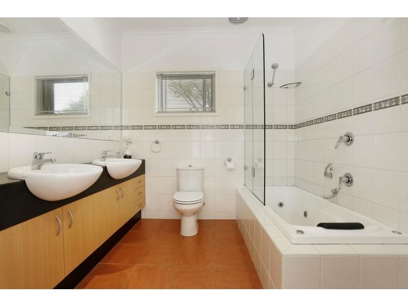 4 Hove Road, Rosebud VIC 3939