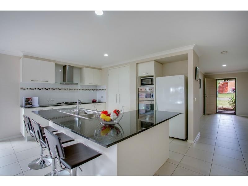 4 Mount Arthur Avenue, Rosebud VIC 3939