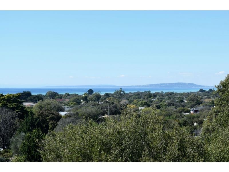 8 Valley Drive, Rye VIC 3941