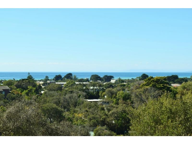 8 Valley Drive, Rye VIC 3941