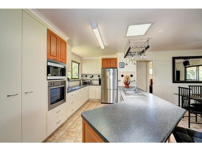 61 McIntosh Avenue, Elliott Heads QLD 4670