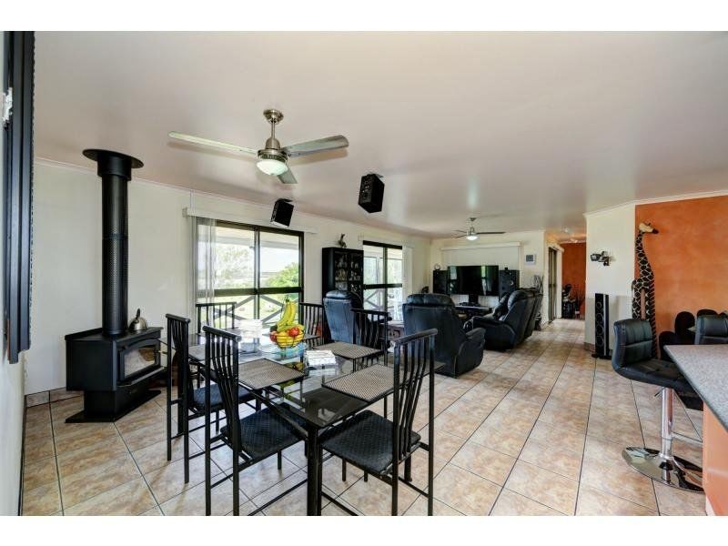 61 McIntosh Avenue, Elliott Heads QLD 4670
