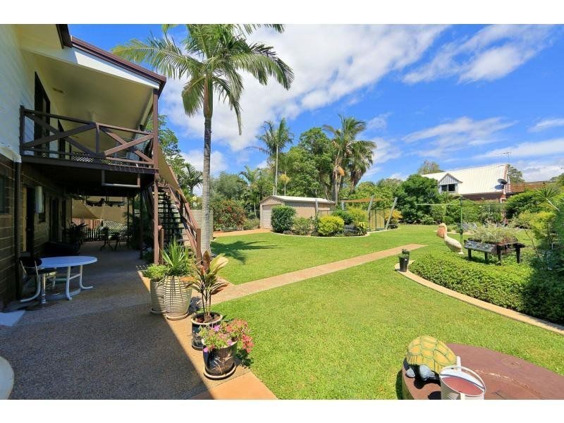 61 McIntosh Avenue, Elliott Heads QLD 4670