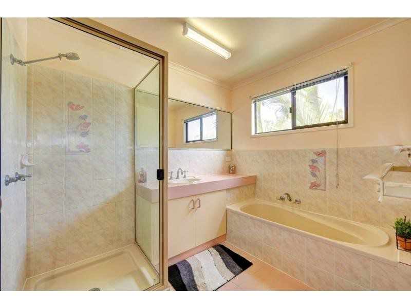 61 McIntosh Avenue, Elliott Heads QLD 4670