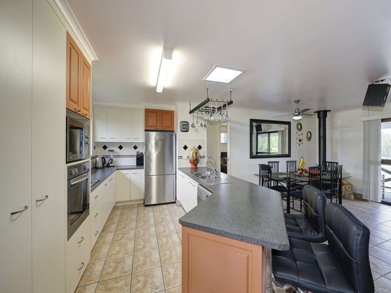 61 McIntosh Avenue, Elliott Heads QLD 4670