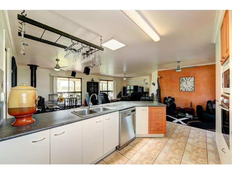61 McIntosh Avenue, Elliott Heads QLD 4670
