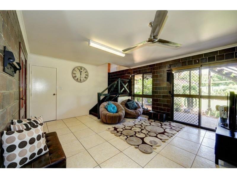 61 McIntosh Avenue, Elliott Heads QLD 4670