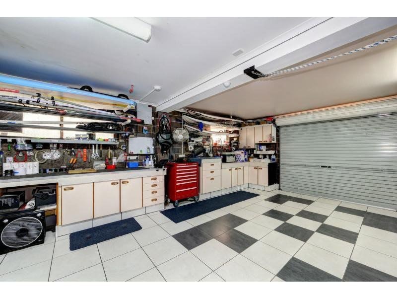 61 McIntosh Avenue, Elliott Heads QLD 4670