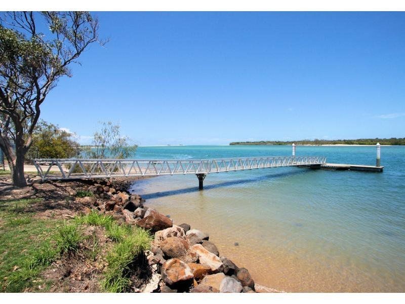 61 McIntosh Avenue, Elliott Heads QLD 4670