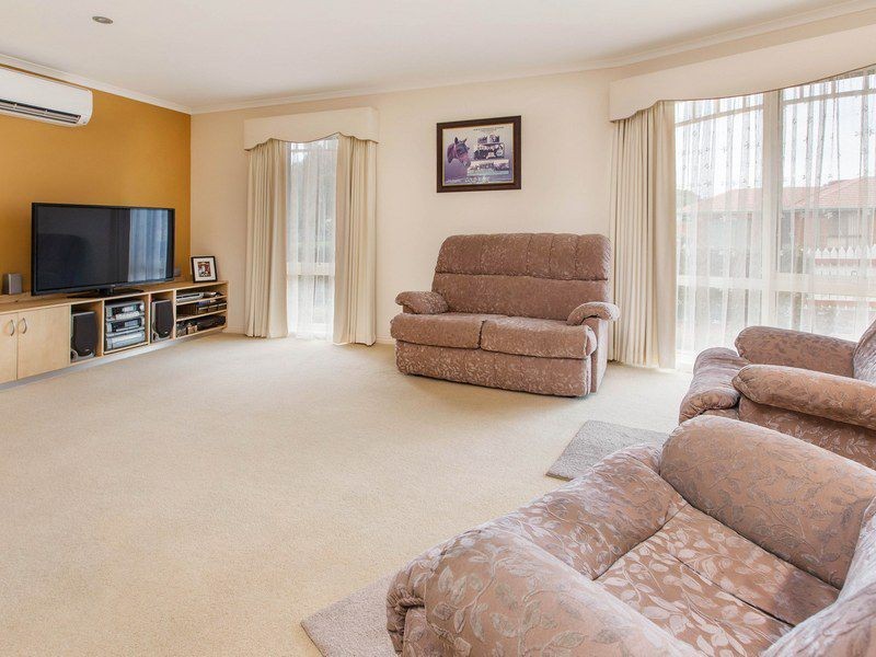 2 Wyuna Street, Rosebud West VIC 3940