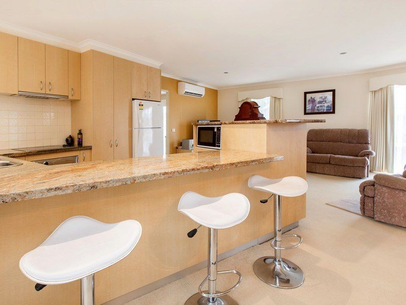 2 Wyuna Street, Rosebud West VIC 3940