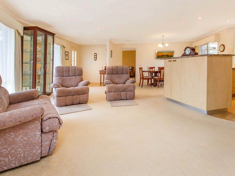 2 Wyuna Street, Rosebud West VIC 3940