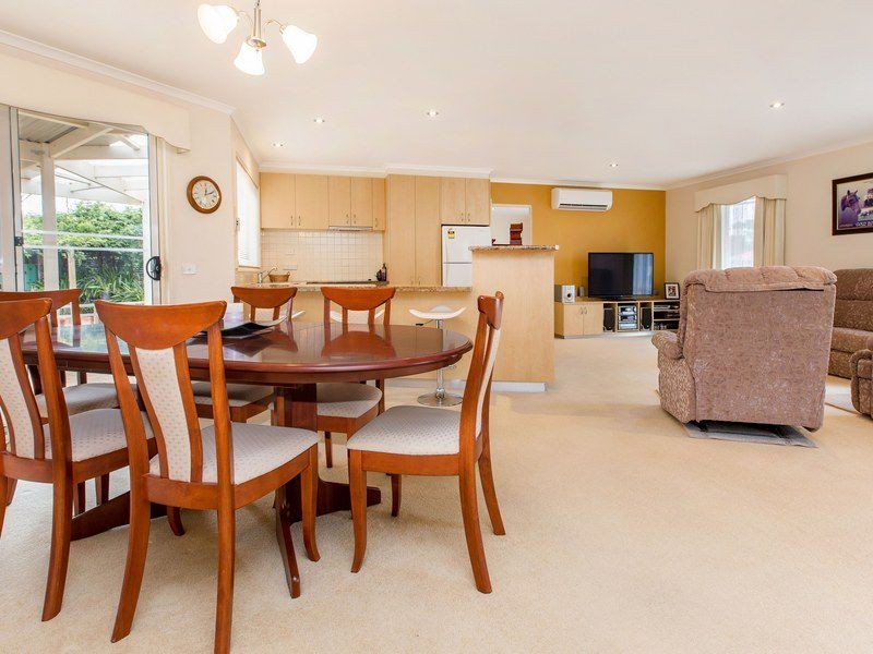 2 Wyuna Street, Rosebud West VIC 3940