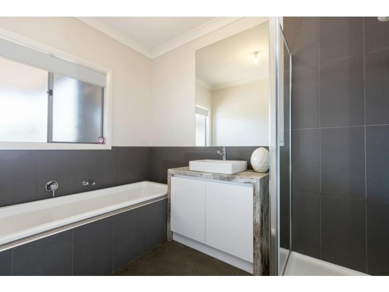 65 Bayview Avenue, Rosebud VIC 3939