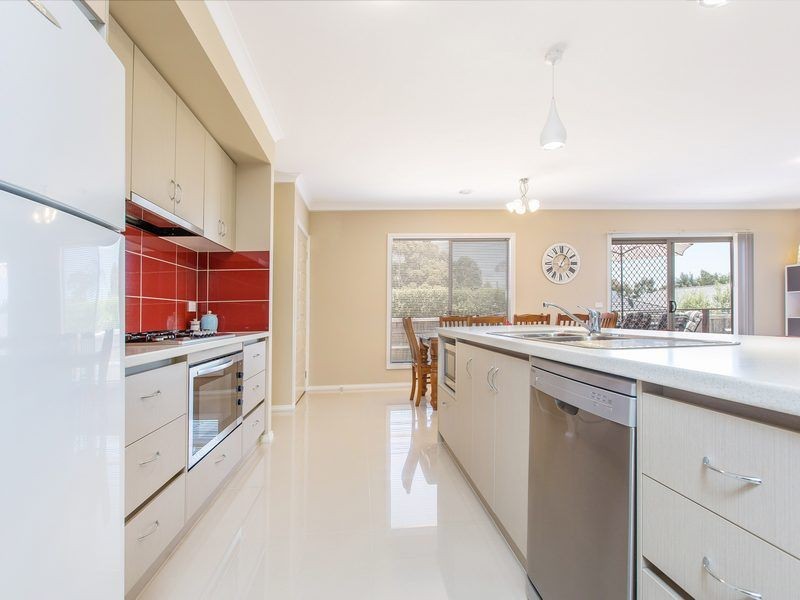 3 Crestwood Drive, Rosebud VIC 3939