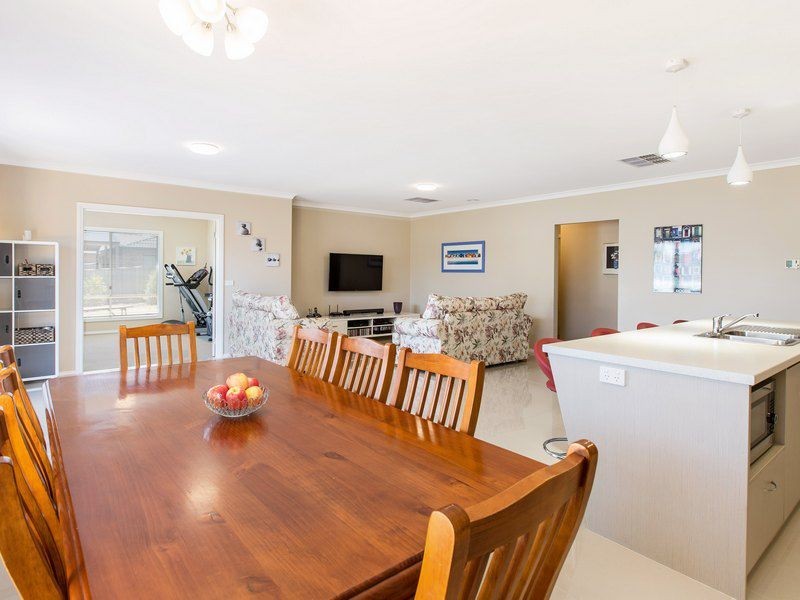 3 Crestwood Drive, Rosebud VIC 3939