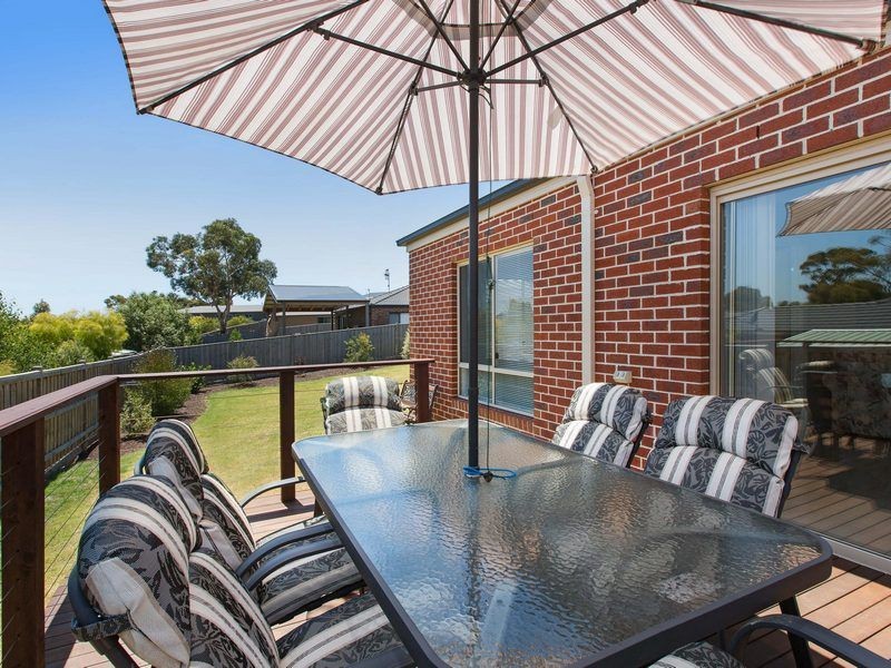 3 Crestwood Drive, Rosebud VIC 3939