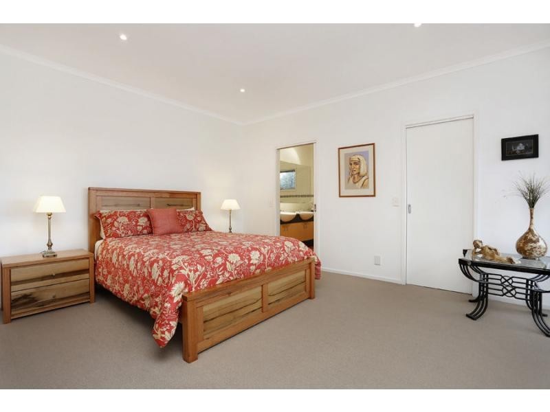 4 Hove Road, Rosebud VIC 3939