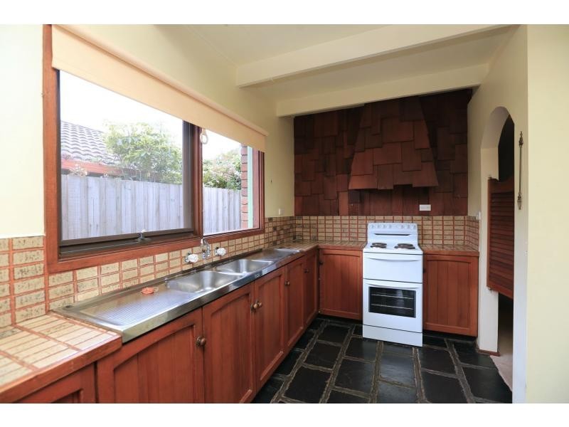 77 Leon Avenue, Rosebud VIC 3939