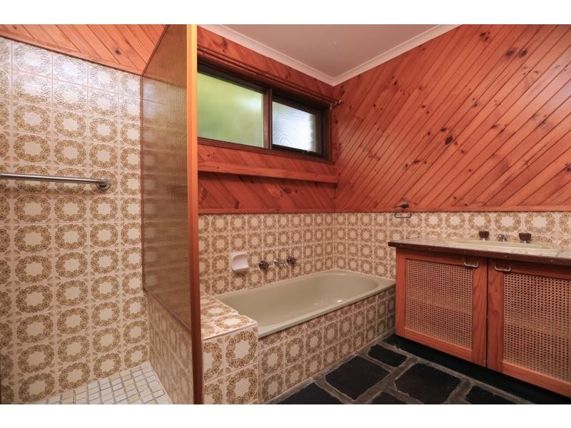 77 Leon Avenue, Rosebud VIC 3939