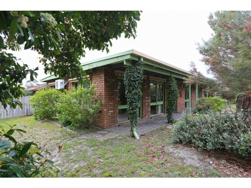 77 Leon Avenue, Rosebud VIC 3939