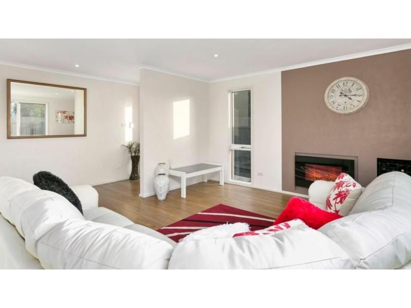 26 Moorfield Avenue, Rosebud VIC 3939