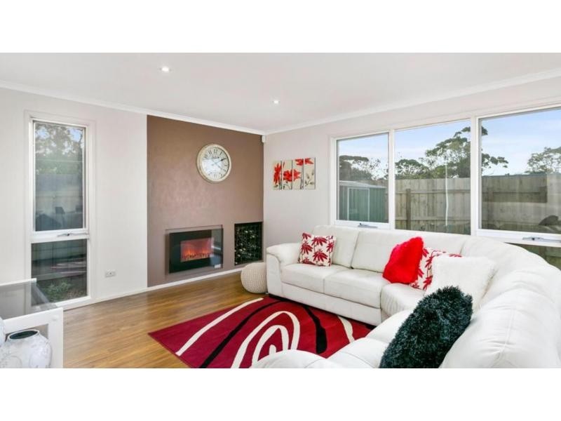 26 Moorfield Avenue, Rosebud VIC 3939