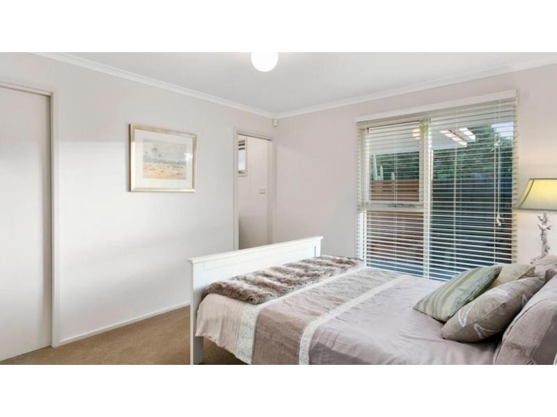 26 Moorfield Avenue, Rosebud VIC 3939