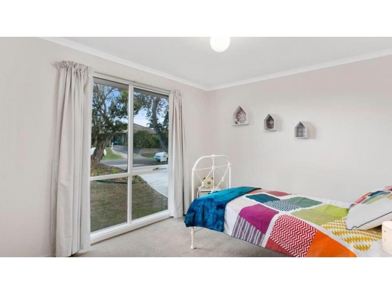 26 Moorfield Avenue, Rosebud VIC 3939