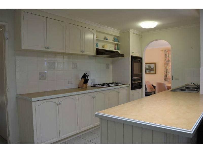 6 Poplar Drive, Rosebud VIC 3939