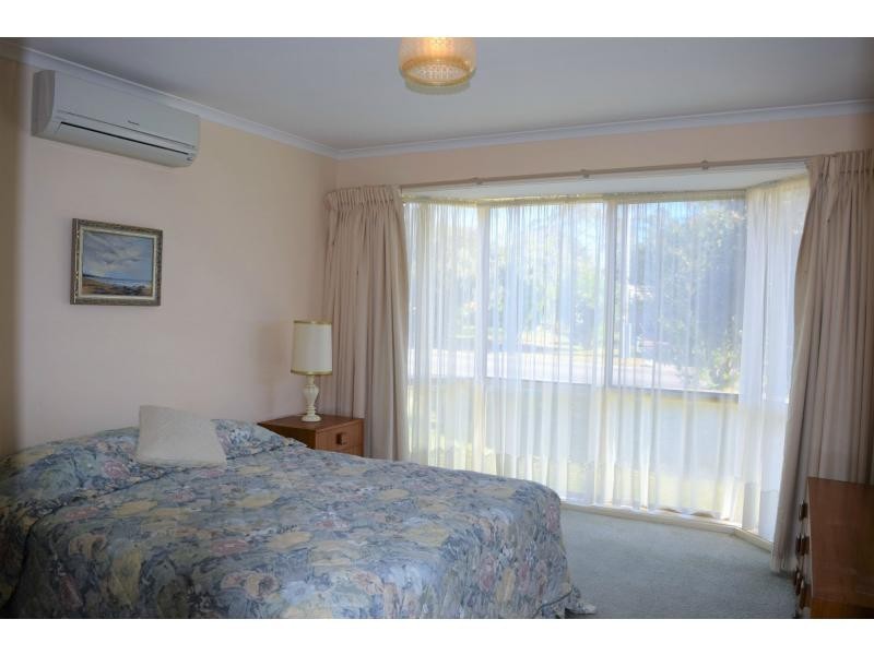 6 Poplar Drive, Rosebud VIC 3939