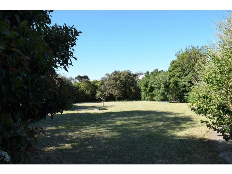 6 Poplar Drive, Rosebud VIC 3939