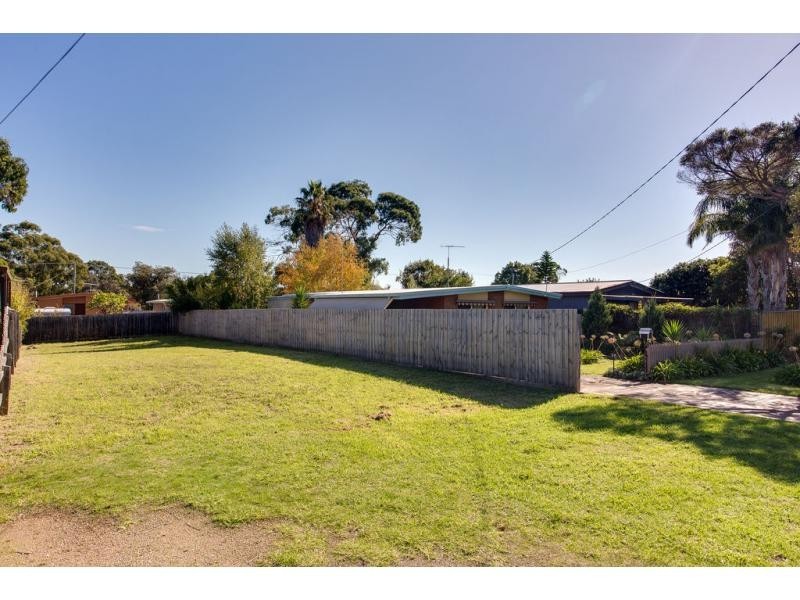 152 Seventh Avenue, Rosebud VIC 3939
