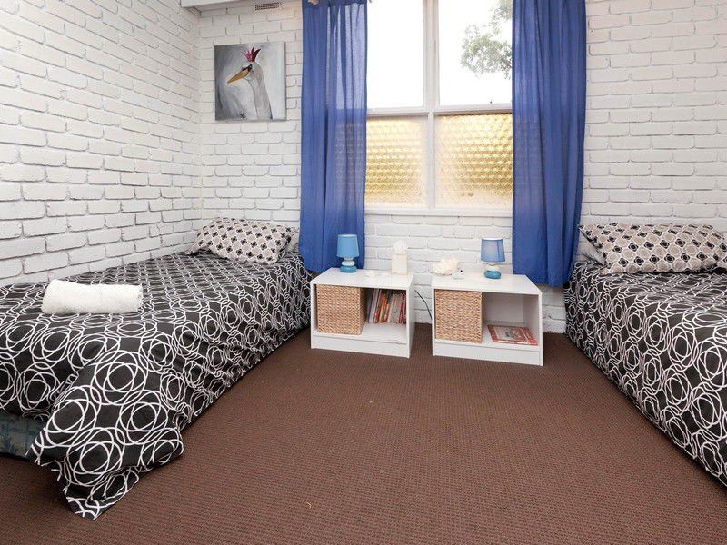 2, 5-7 The Avenue, Mccrae VIC 3938