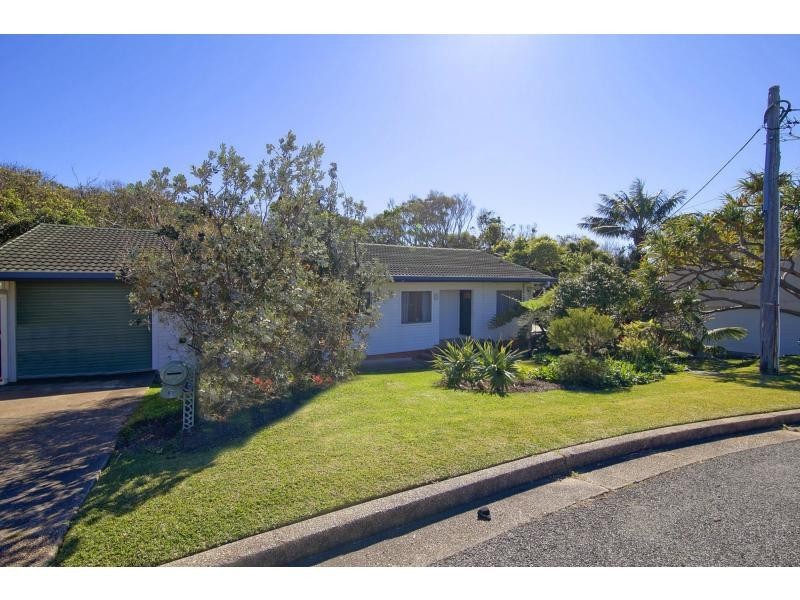6 Sapphire Crescent, Sapphire Beach NSW 2450