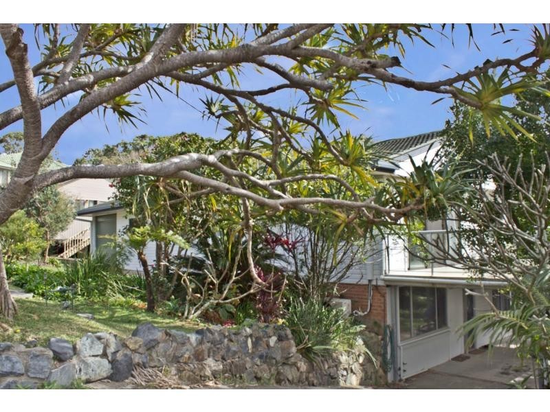 6 Sapphire Crescent, Sapphire Beach NSW 2450