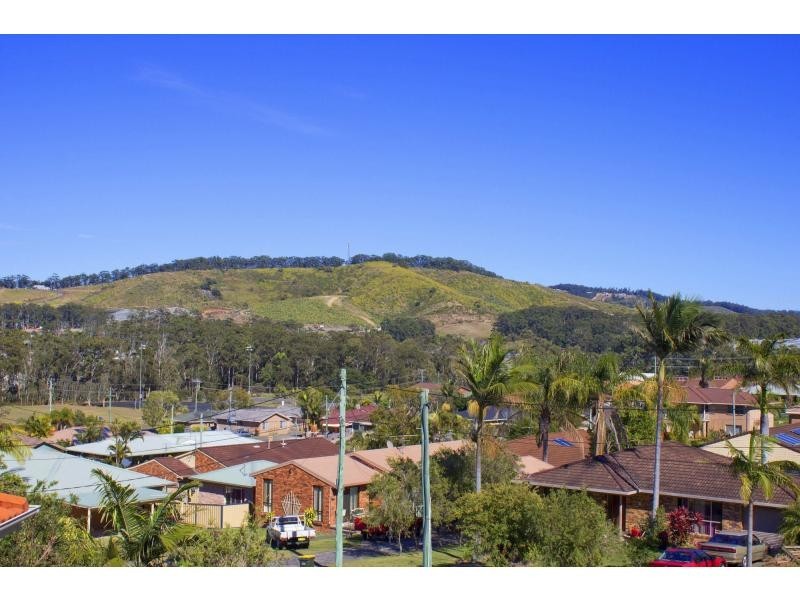 8 McPhee Close, Woolgoolga NSW 2456