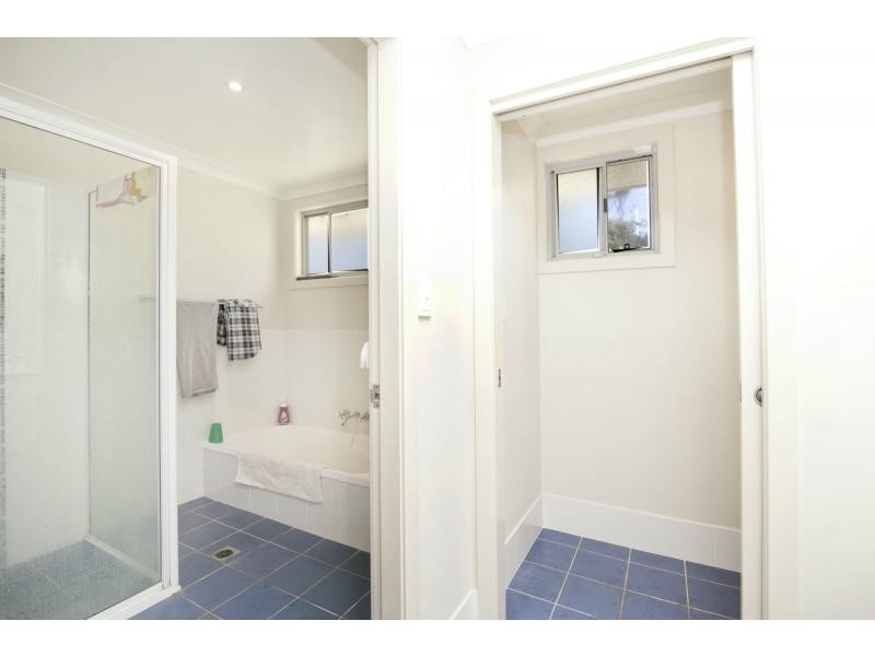 8 McPhee Close, Woolgoolga NSW 2456