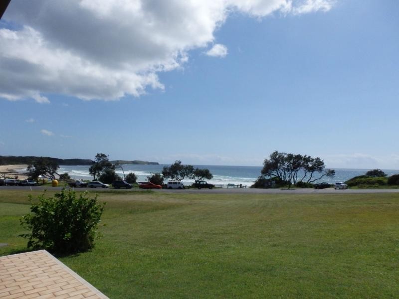 2/41 Ocean View Crescenet, Emerald Beach NSW 2456
