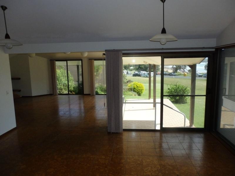 2/41 Ocean View Crescenet, Emerald Beach NSW 2456