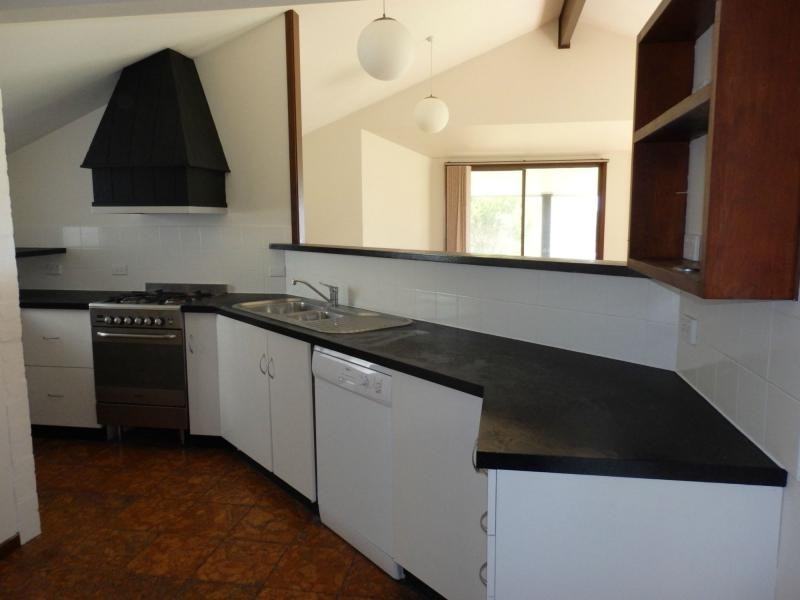 2/41 Ocean View Crescenet, Emerald Beach NSW 2456