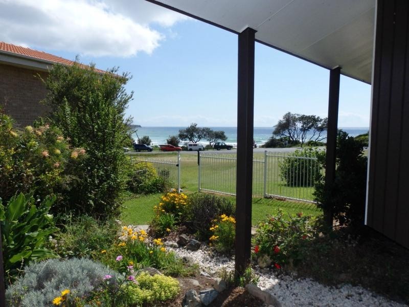 2/41 Ocean View Crescenet, Emerald Beach NSW 2456