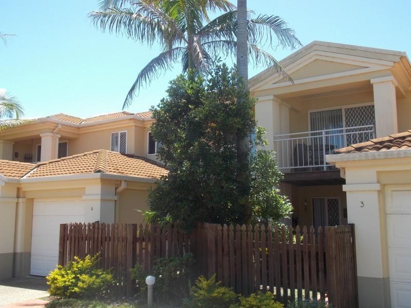 Villa 4/23 Ocean Parade, Coffs Harbour NSW 2450