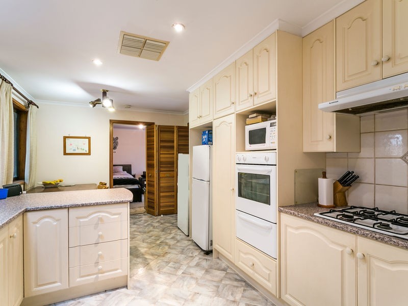 12 Spruce Avenue, Aberfoyle Park SA 5159