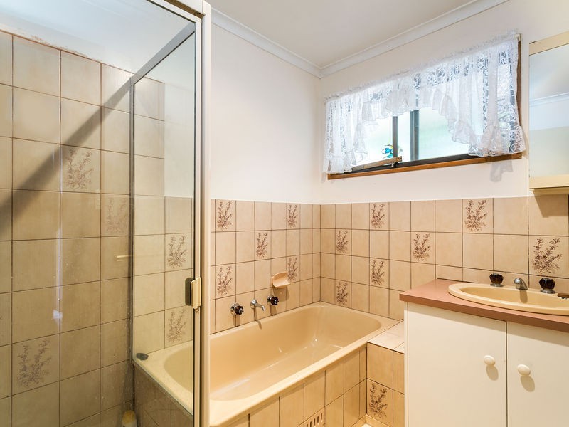 12 Spruce Avenue, Aberfoyle Park SA 5159