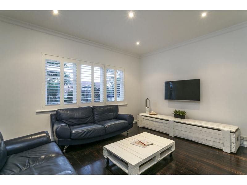 8 Jeanes Avenue, Glenelg North SA 5045