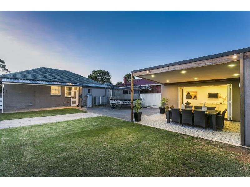 8 Jeanes Avenue, Glenelg North SA 5045