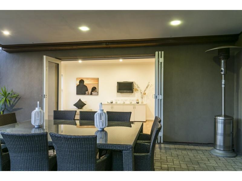 8 Jeanes Avenue, Glenelg North SA 5045